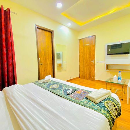 Hotel Holiday First 300 Meter From Golden Temple Αμριτσάρ Εξωτερικό φωτογραφία
