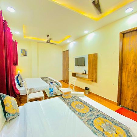 Hotel Holiday First 300 Meter From Golden Temple Αμριτσάρ Εξωτερικό φωτογραφία