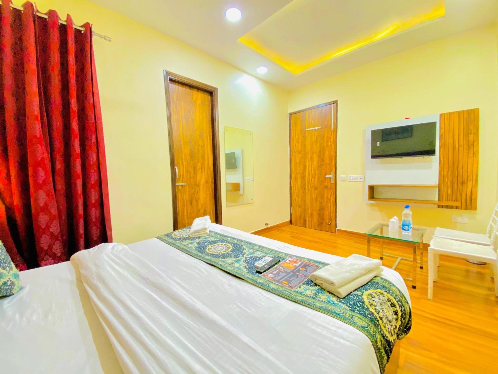Hotel Holiday First 300 Meter From Golden Temple Αμριτσάρ Εξωτερικό φωτογραφία