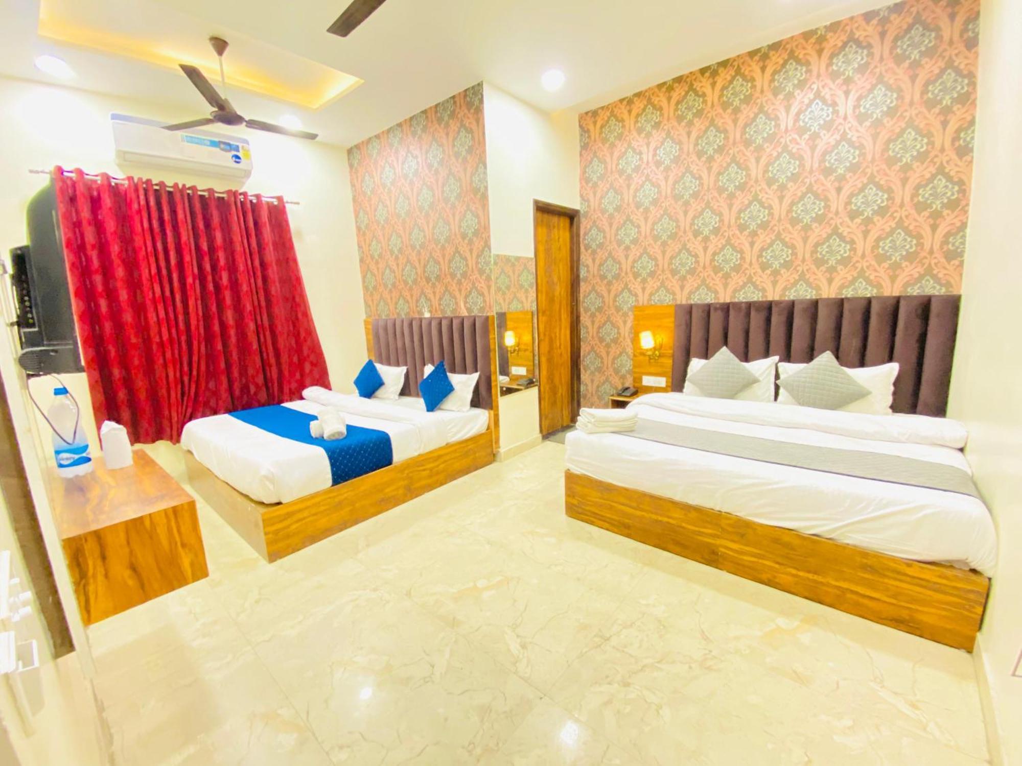Hotel Holiday First 300 Meter From Golden Temple Αμριτσάρ Εξωτερικό φωτογραφία
