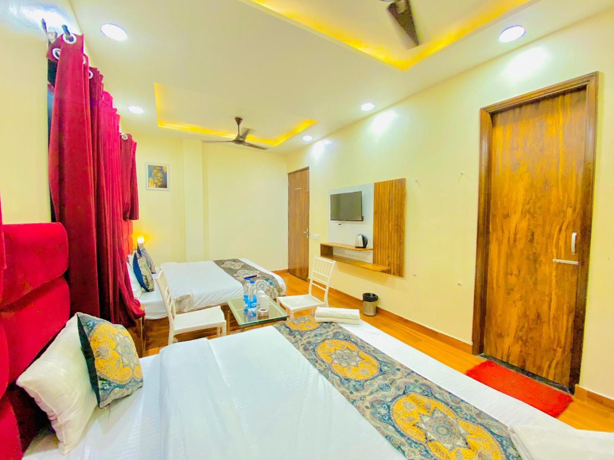 Hotel Holiday First 300 Meter From Golden Temple Αμριτσάρ Εξωτερικό φωτογραφία