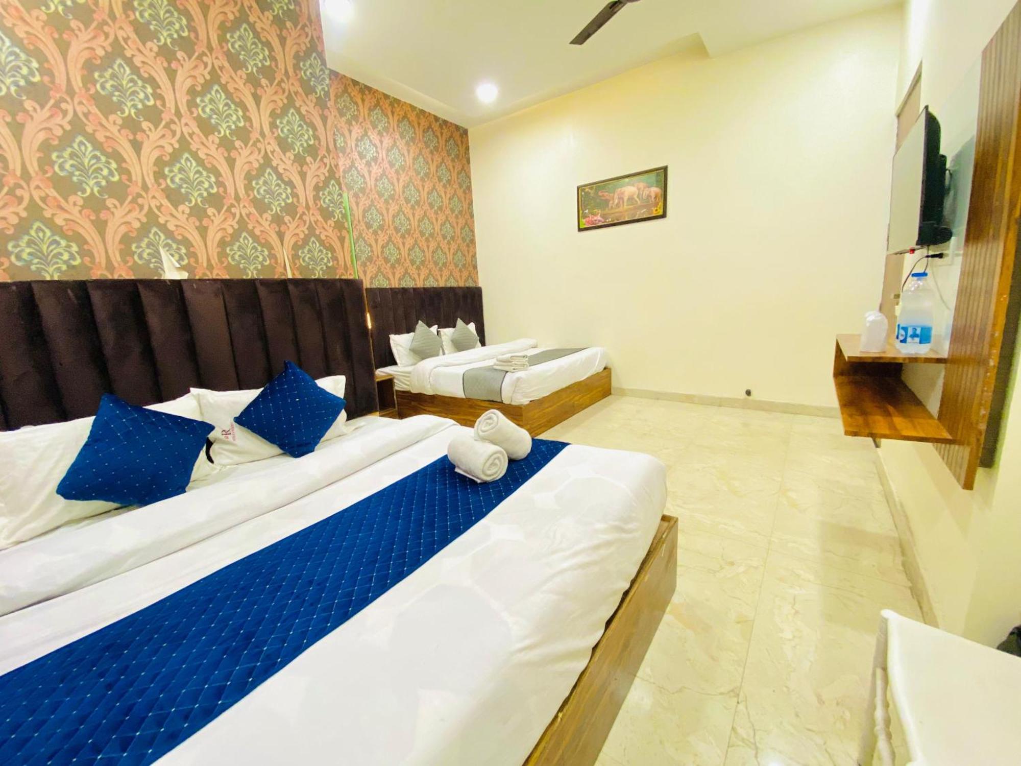 Hotel Holiday First 300 Meter From Golden Temple Αμριτσάρ Εξωτερικό φωτογραφία