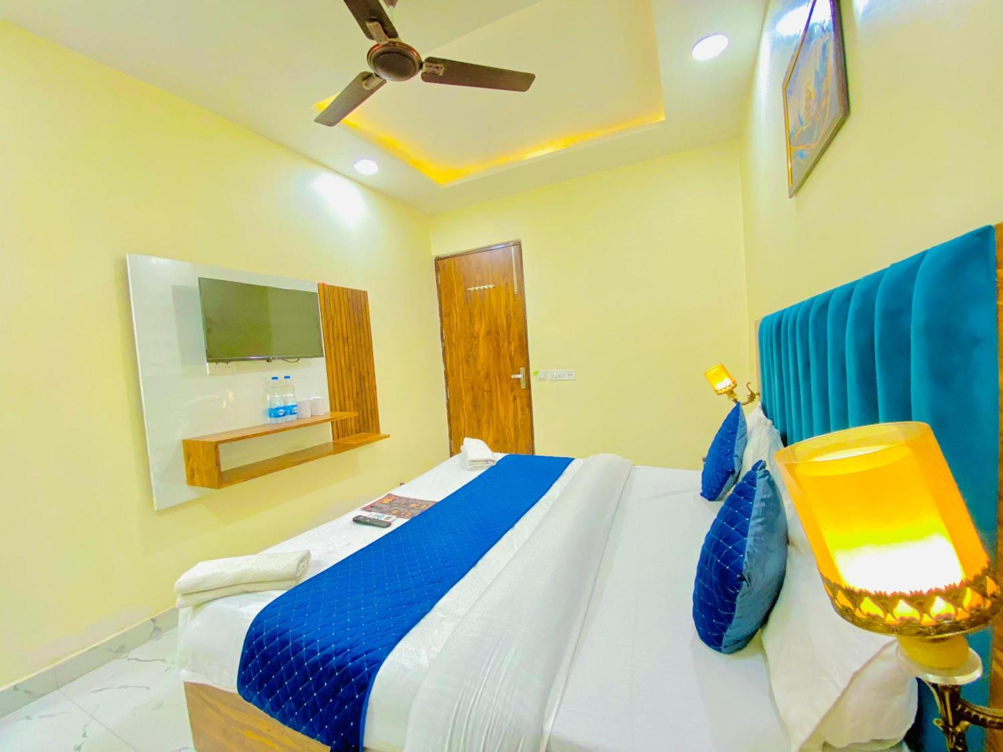 Hotel Holiday First 300 Meter From Golden Temple Αμριτσάρ Εξωτερικό φωτογραφία