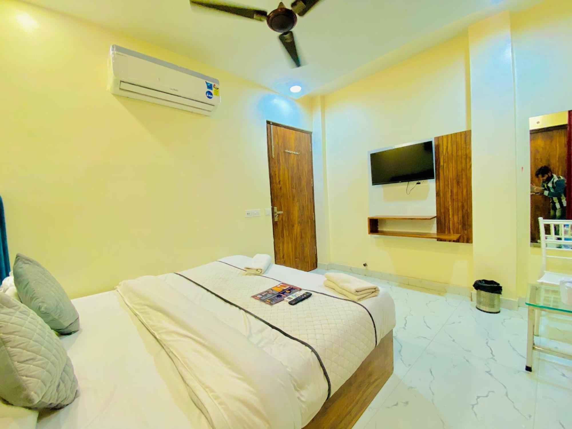Hotel Holiday First 300 Meter From Golden Temple Αμριτσάρ Εξωτερικό φωτογραφία