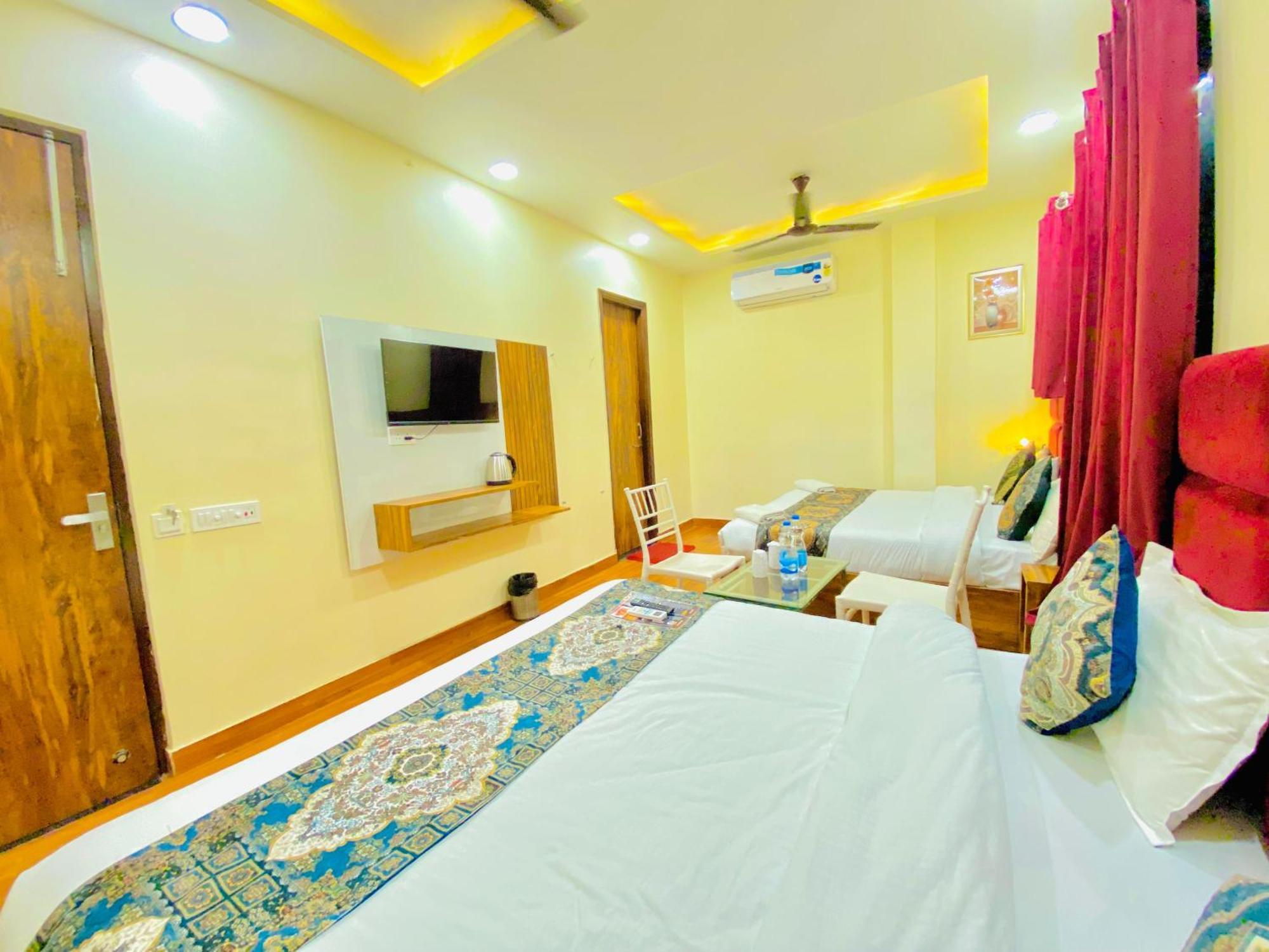 Hotel Holiday First 300 Meter From Golden Temple Αμριτσάρ Εξωτερικό φωτογραφία